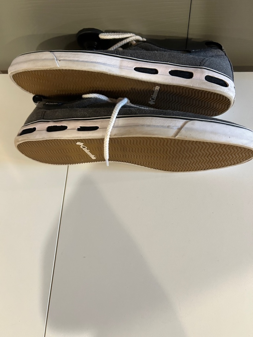 Columbia Men's Charcoal Gray Canvas Low-Top Sneakers with White Laces - Picture 9 of 9